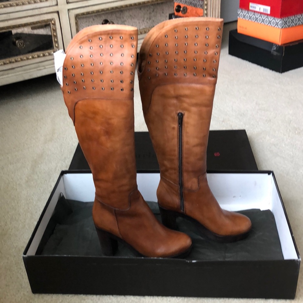 Donald Pliner Tan Leather Boots